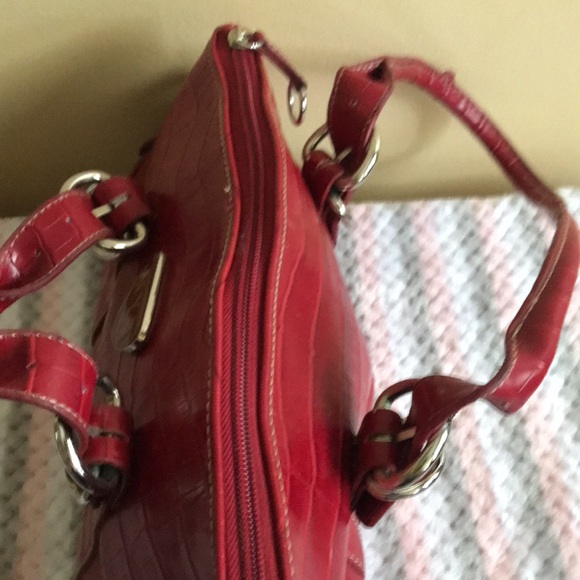 Nice size used red hand bag good condition little wear on handles - Picture 3 of 7
